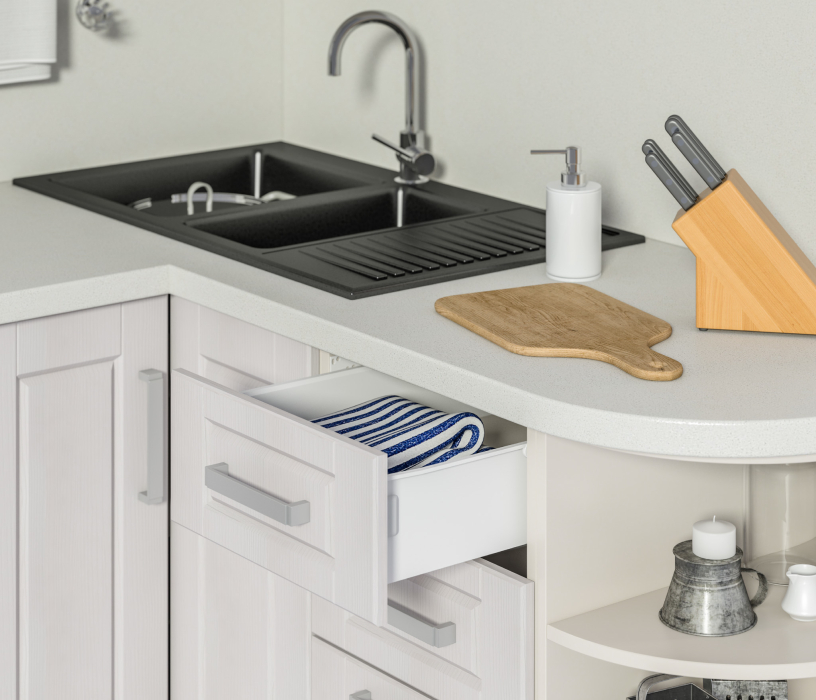 Лидеры продаж модульных кухонь, Регина Риф белоснежный 2700*1650